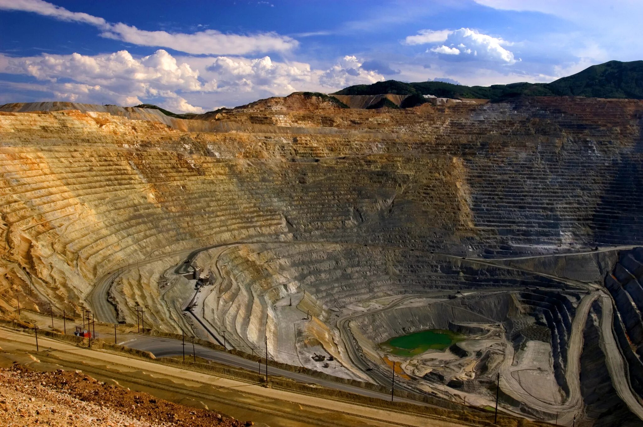 Пласт полезных ископаемых. Карьер Kennecott Bingham Canyon mine. Бингем-каньон (Юта, США). Карьер «Бингем-каньон» в США. Медный рудник Бингхем.