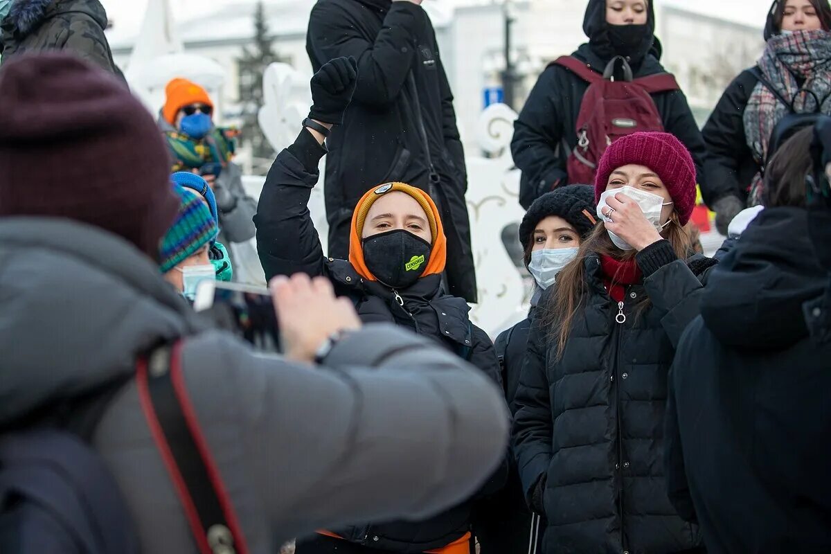 Несанкционированный митинг. Несанкционированные митинги в России. Дети на митинге. Митинг подростков.