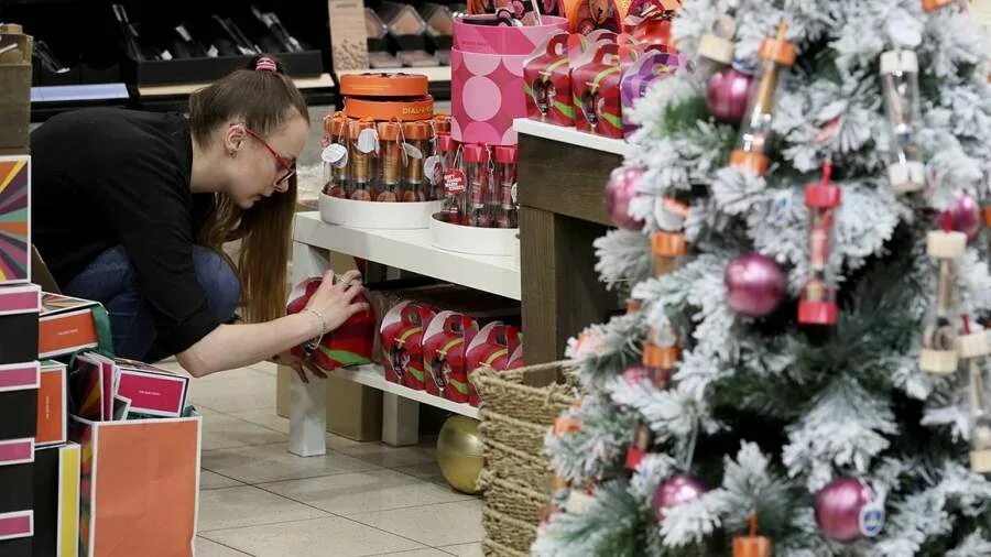 Сколько потратить на новый год. Новогодняя премия.