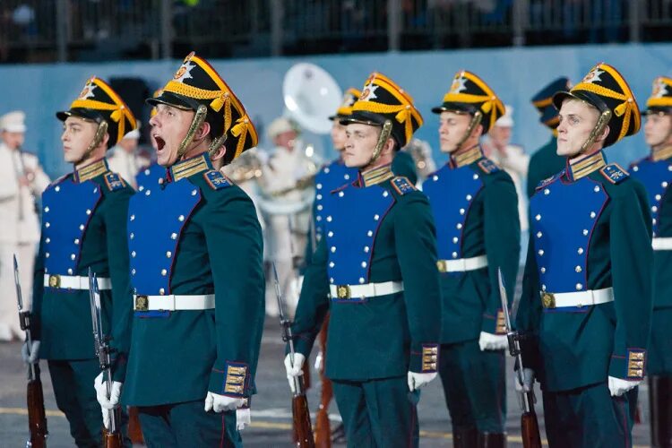 Кремлевская форма. Президентский полк церемониальная форма. Гусарская форма президентский полк. ФСО президентский полк. Форма ФСО президентский полк.