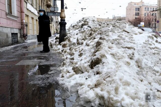 Бутырка на дороге грязный снег. Санкт-Петербург слякоть. Питер неубранный снег 2022. Снег в Питере. Слякоть в Питере.