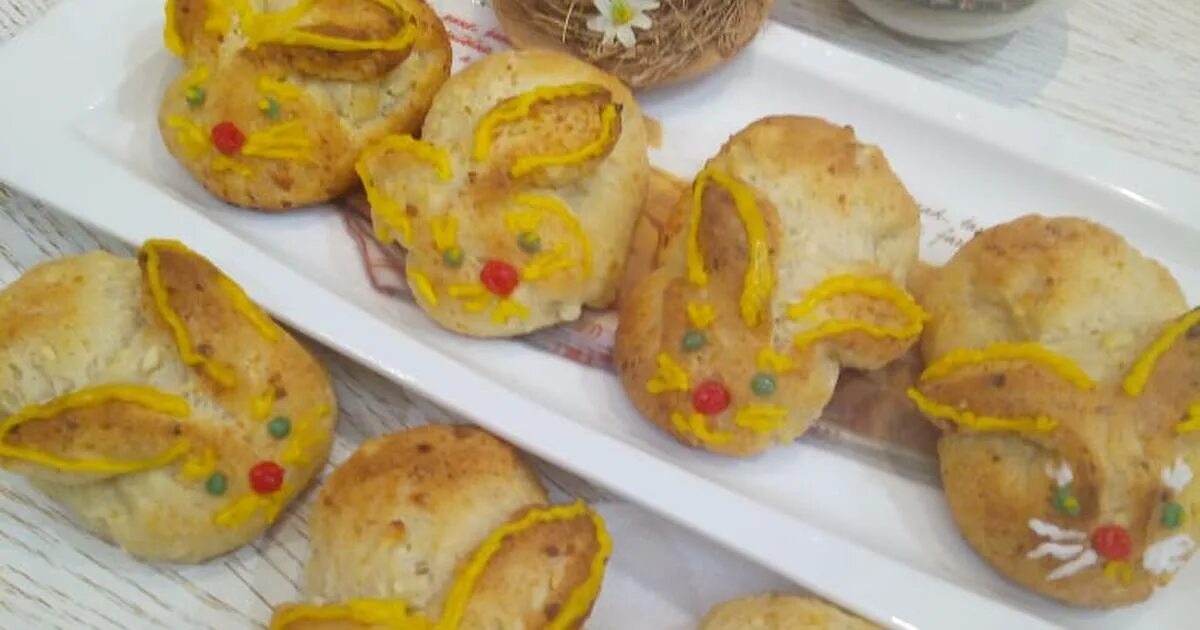 Рецепт вкусных булочек на пасху. Пасхальные булочки кролики. булочки кролики на пасху. пасхальные булочки зайчики.