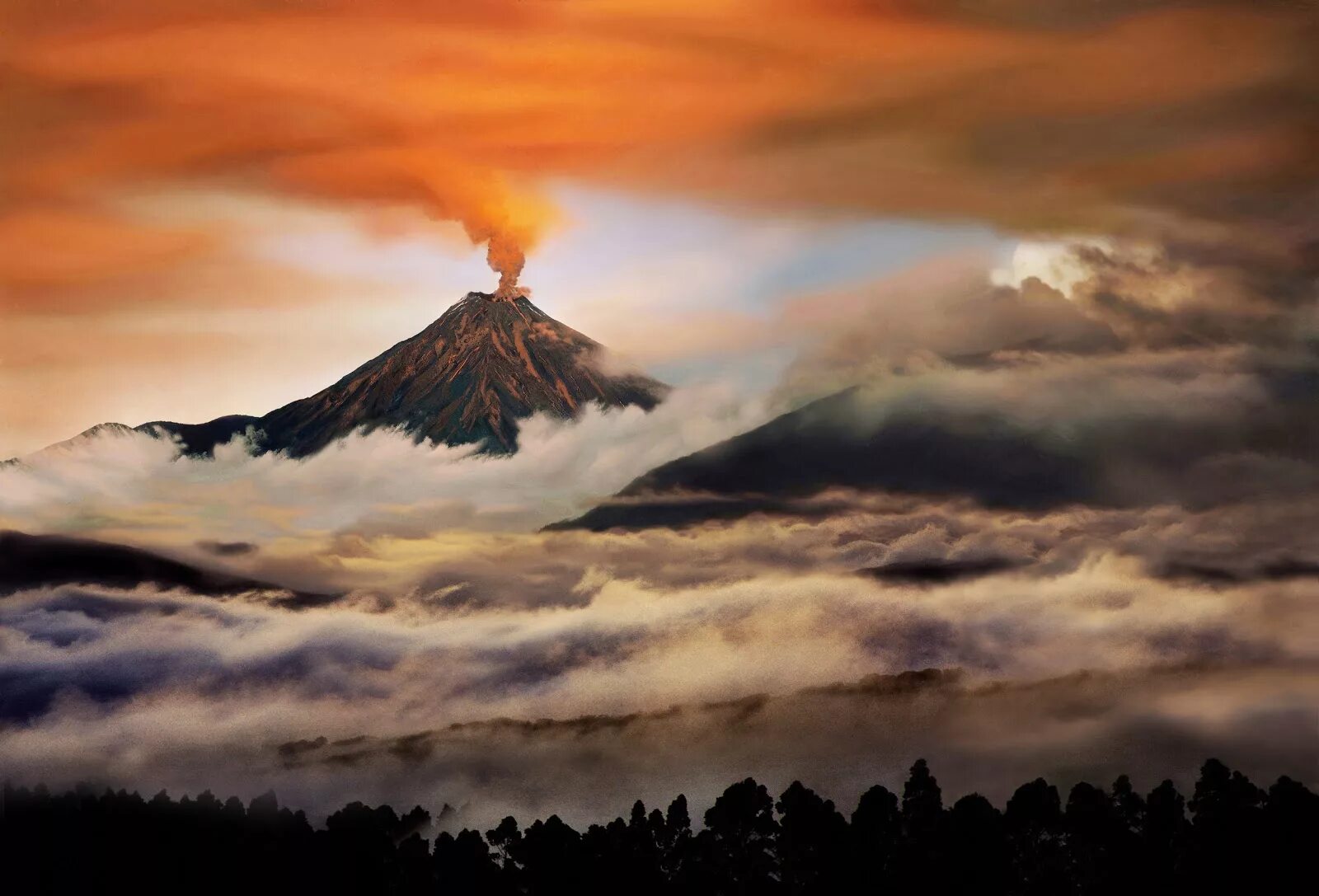 Вулканы в америке название. Вулкан Тунгурауа. Извержения вулканов в Южной Америке. Южная Америка вулкан Тунгурауа. Действующий Эквадорский вулкан Тунгурауа.