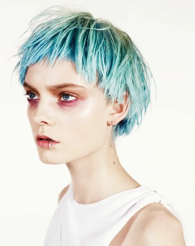 Тонкие редкие волосы. Makes hair is short and. Sophia's hair is longer than. Девушка с каре. Рыжие короткие прически.
