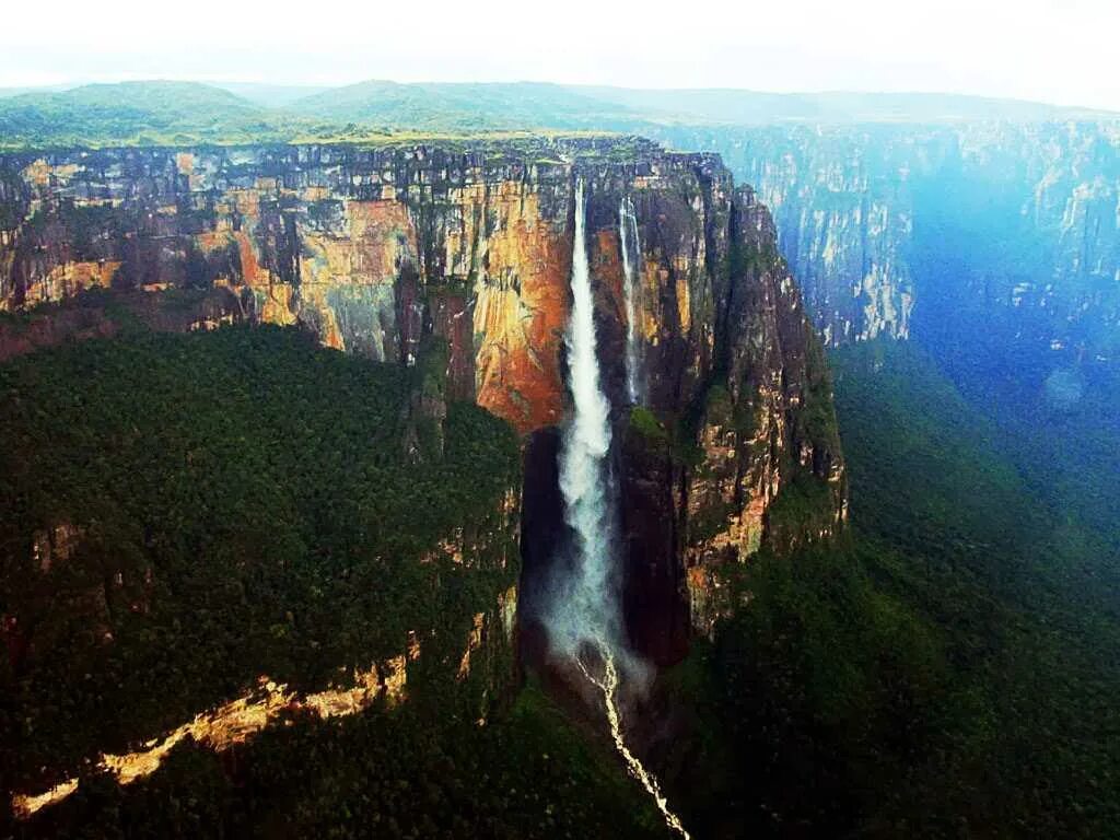 Самый большой высокий водопад. Южная америка водопад анхель. венесуэльский водопад анхель. боливар венесуэла водопад. водопад сальто анхель венесуэла.