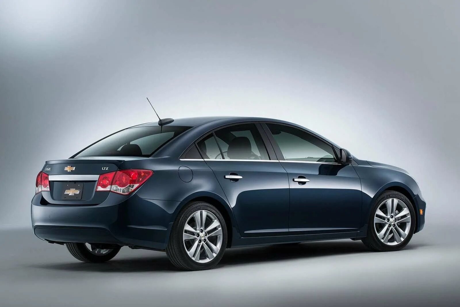 В 2015 году выпустили. Chevrolet Cruze 2015. Chevrolet Cruze седан 2015. Chevrolet Cruze LTZ. Chevrolet Cruze 2015 SX.