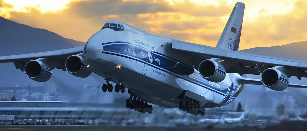 Первый грузовой самолет. АН-124 шасси.