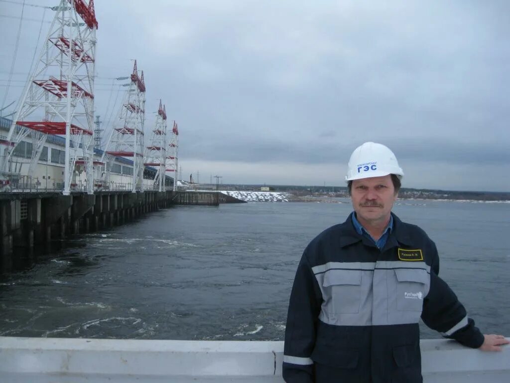 Работник гэс. Работники гэс. Главныйинжинербратскойгэс. Гидрогенераторы богучанской гэс. Коннов дмитрий анатольевич иркутская гэс.