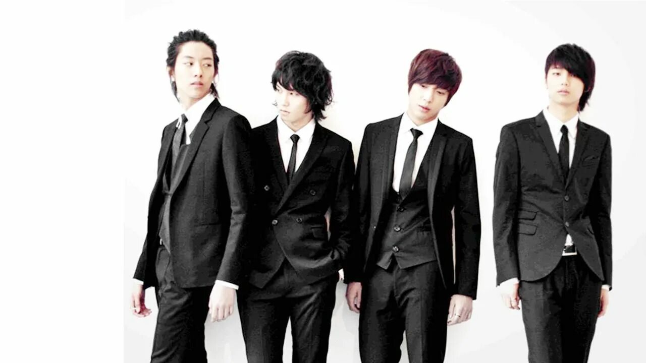 Loner обложка. Группа cnblue беби. Cnblue участники. Im a loner cnblue. M lk японская группа.