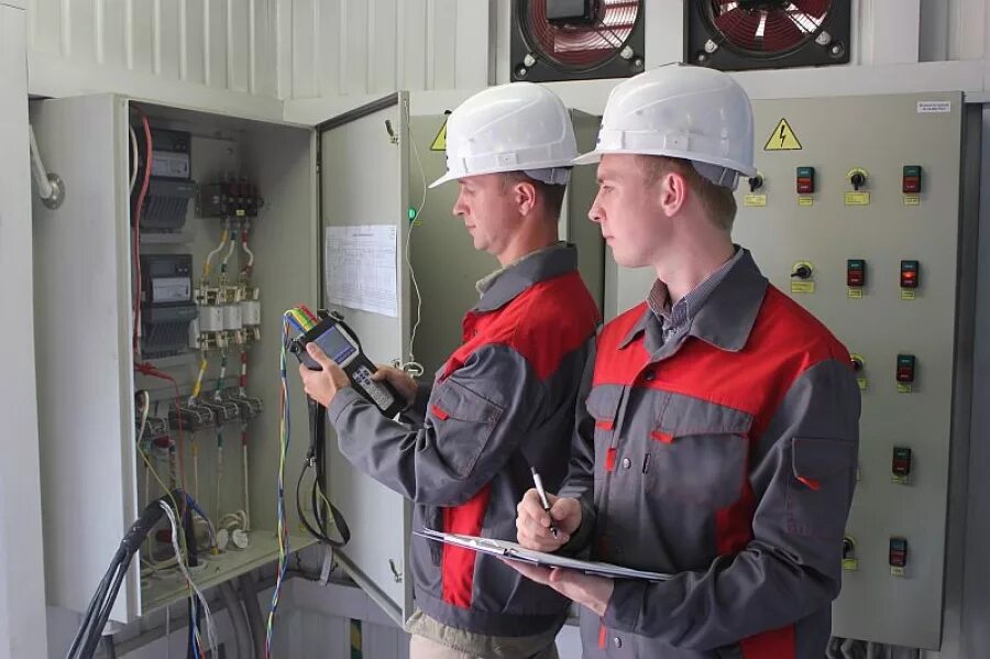 Испытание оборудования. Испытания электрооборудования. Центровка насосного оборудования. Испытания электроустановок. Лазерный прибор для выверки соосности валов skf tksa 31-м.