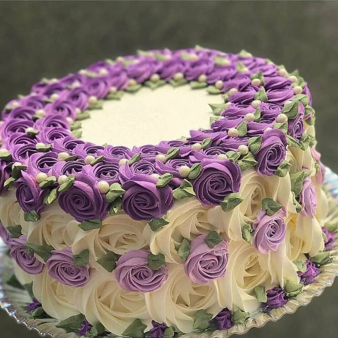 Украшение торта. Кремовое украшение торта. Красивые торты. Торт с кремовыми цветами.