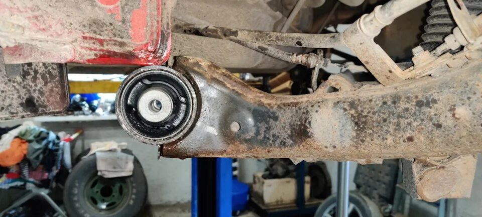 Замена сайлентблока рио. Сайлентблоки киа рио 3. Сайлентблок балки киа рио 3. Сайлентблоки задней балки киа сид 2013. Сайлентблоки задней балки киа рио 4.