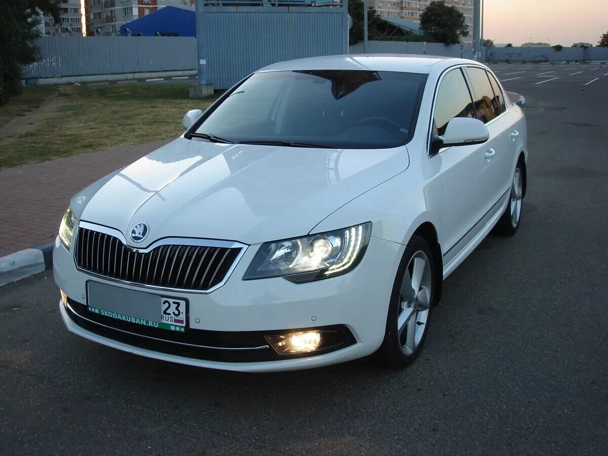 Купить октавию 2014. Шкода Суперб 2014. Skoda Superb 2014 белая. Шкода Суперб 2014 белая. Skoda Superb 2.