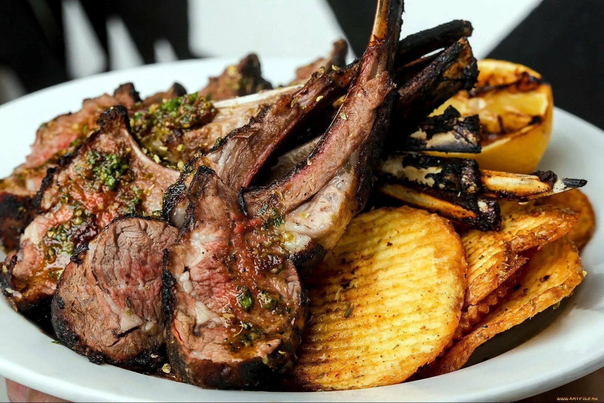 Арабские блюда из баранины. Баранья ножка с гарниром. Очень вкусная баранина. Лучшие блюда из баранины. Ребра бараньи запеченные.