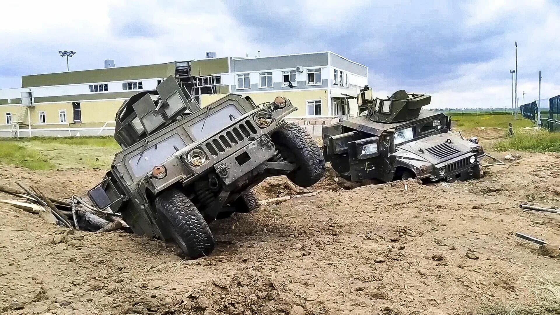 Видео нападения на белгородскую область. Humvee ВСУ. Военная техника. Военные машины. Американские военные машины.