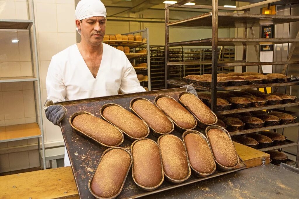 Печь хлеб в форме. Формы хлебобулочных изделий. Форма для хлеба. Формы для хлеба на хлебозаводе. Форма для формовки хлеба.