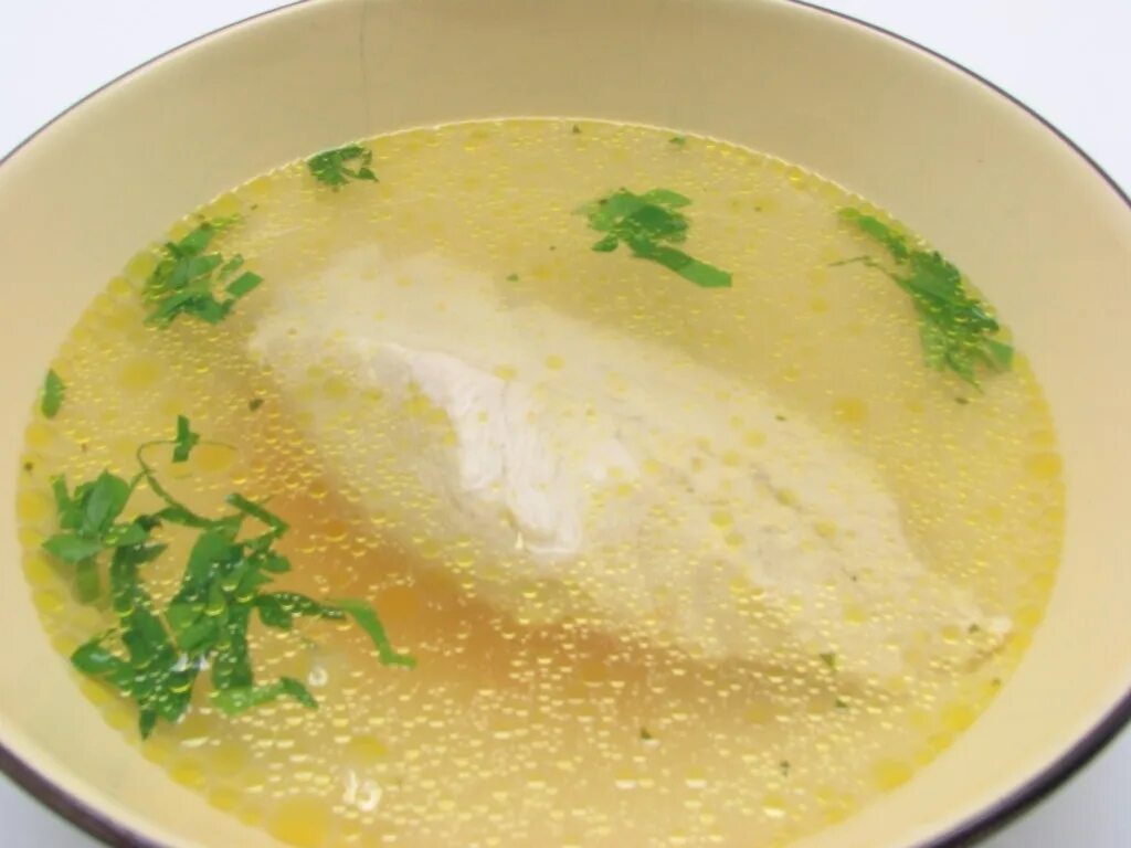 Как варить бульон из куриных грудок. Куриное консоме. суп консоме. бульон консоме из курицы. бульон из куриной грудки.