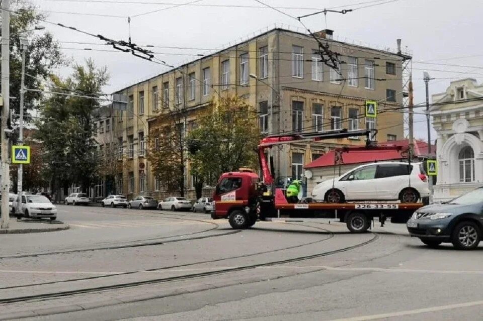 В ростове появился новый. Движение транспортных средств. Штрафстоянка Ростов-на-Дону. Красноказарменная стоянка эвакуированных. Ростов на Дону в ноябре фото.