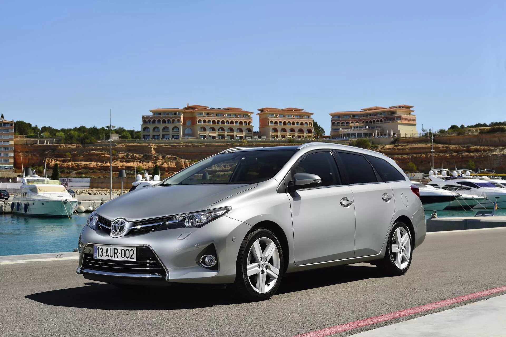 Toyota аурис 2013. 2013 Toyota Auris Touring. Toyota Auris Touring 2016. Toyota Auris 2.