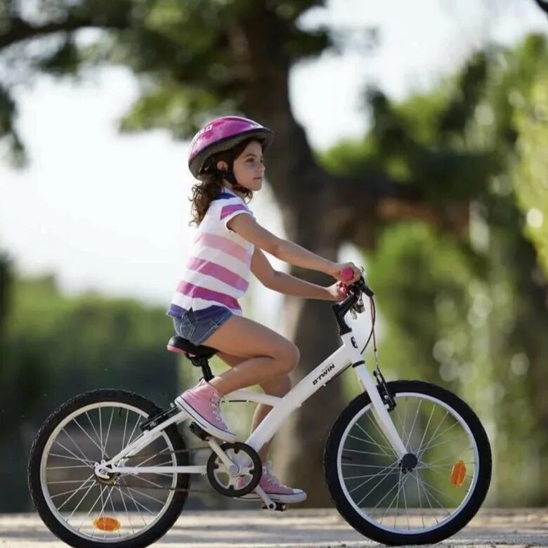 Какой велосипед выбрать для девочки. Велосипед Btwin 20. Велосипед Btwin masti girl 300 детский. B'Twin Mistigirl. Велосипед Btwin girl.