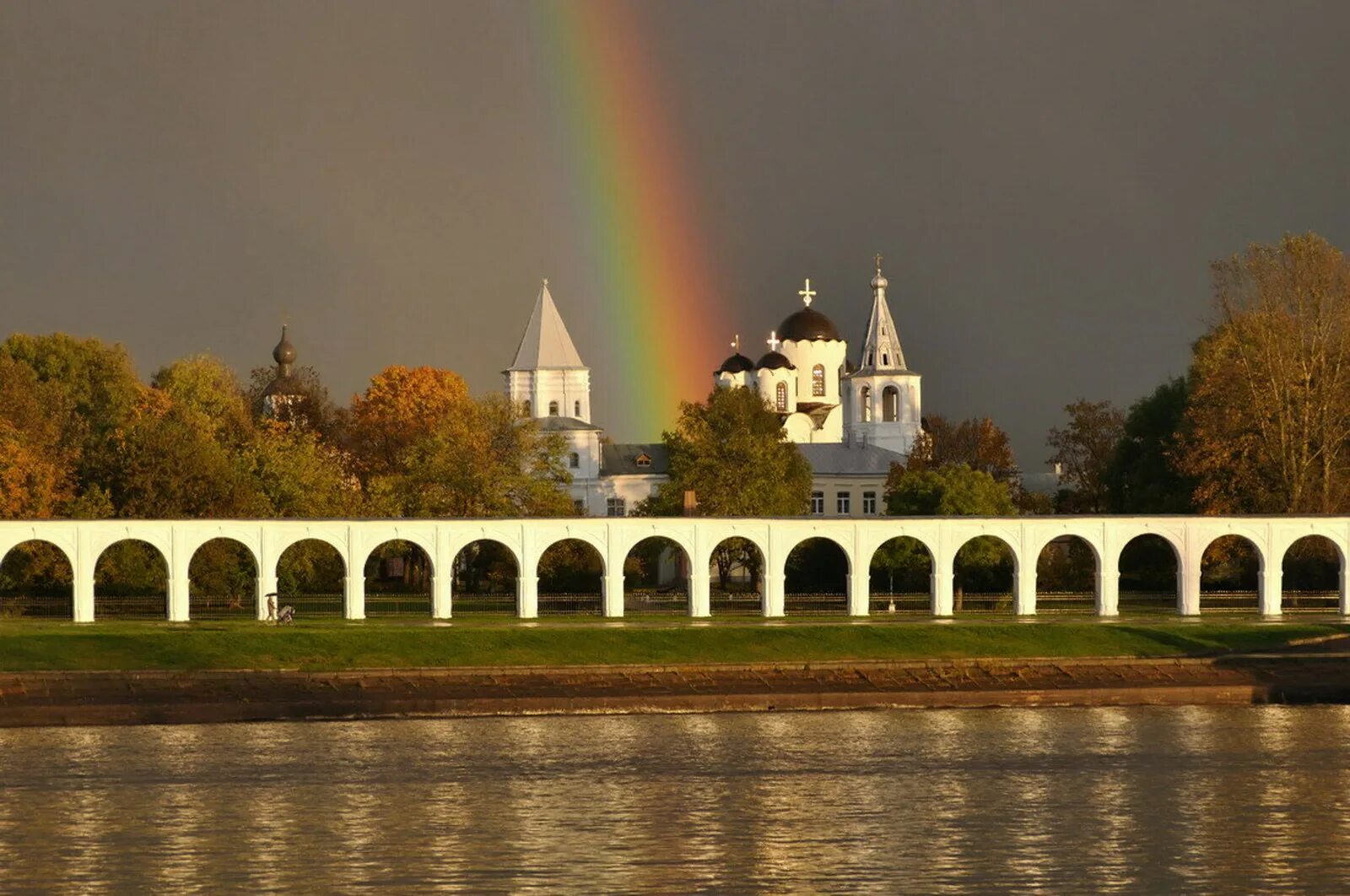 Ий новгород. Ярославово Дворище Великий Новгород. Великий Новгород Ярославово Дворище достопримечательности. Новгород Кремль Ярославово Дворище. Великий Новгород достопримечательности Дворище Ярославово Дворище.