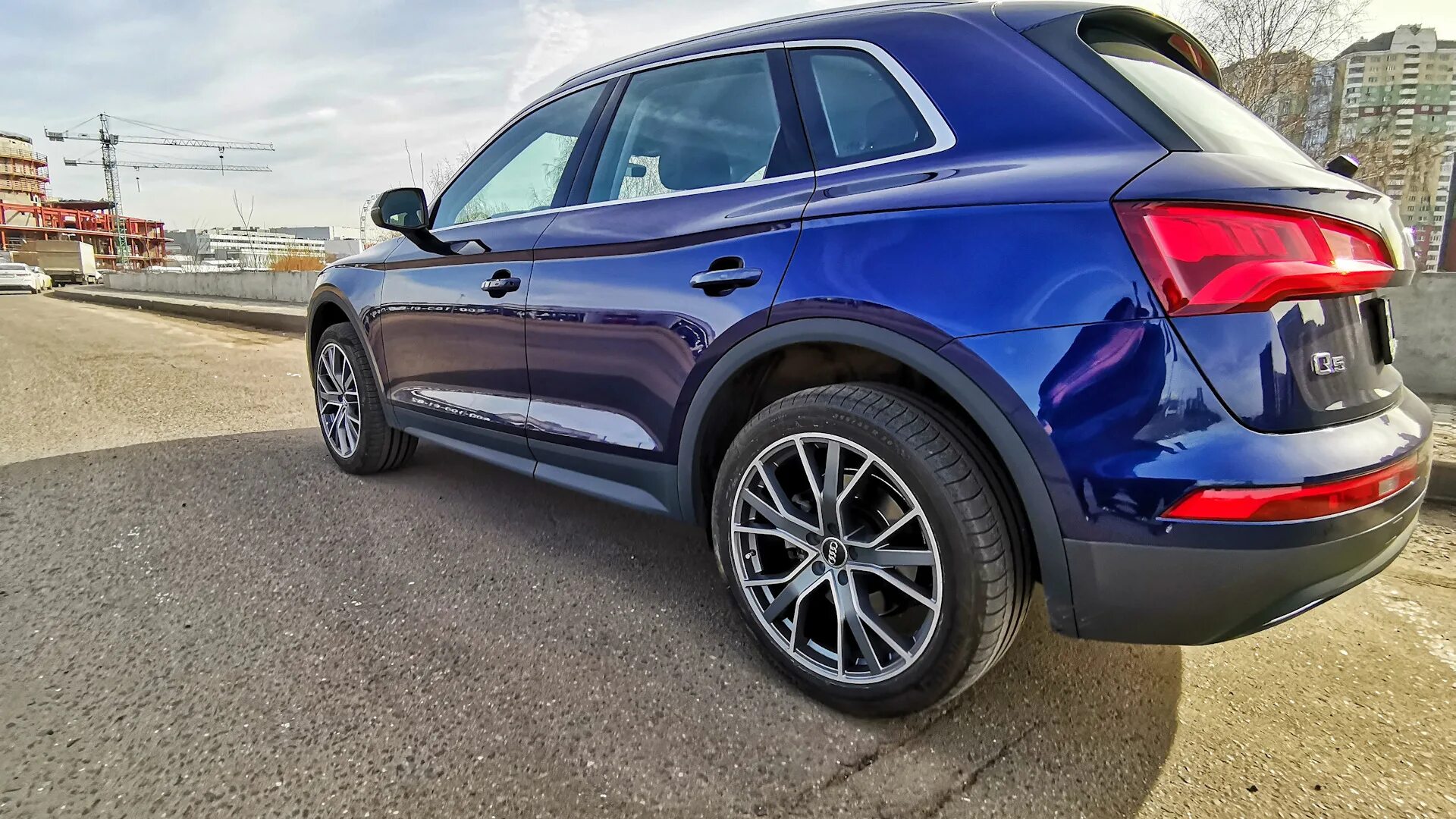 Диски ауди q5. Audi q5 r20. audi q5 r19. audi q5 fy r21. диски ауди q5 r20.