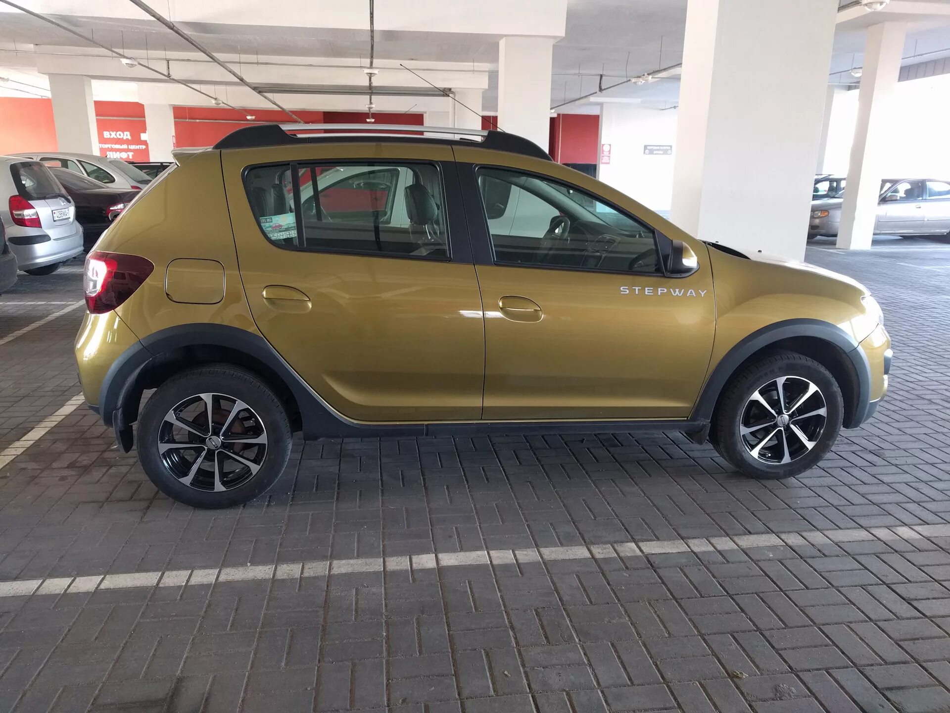 Renault sandero stepway диски. Сандеро степвей 2. Диски для Renault Sandero Stepway 2. Renault Сандеро степвей 2. Renault Sandero Stepway диски 16.