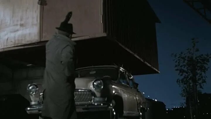 Берегись автомобиля гараж. Берегись автомобиля гараж. Советские автомобили в советских гаражах. Вячеслав невинный в фильме берегись автомобиля. А где машина то берегись автомобиля.