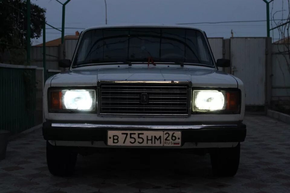 Лед лампы на 2107. Led лампы ваз 2107. лэд лампы на ваз 2107. фары на ваз 2107 с led лампами. светодиодные фары на ваз 2107.