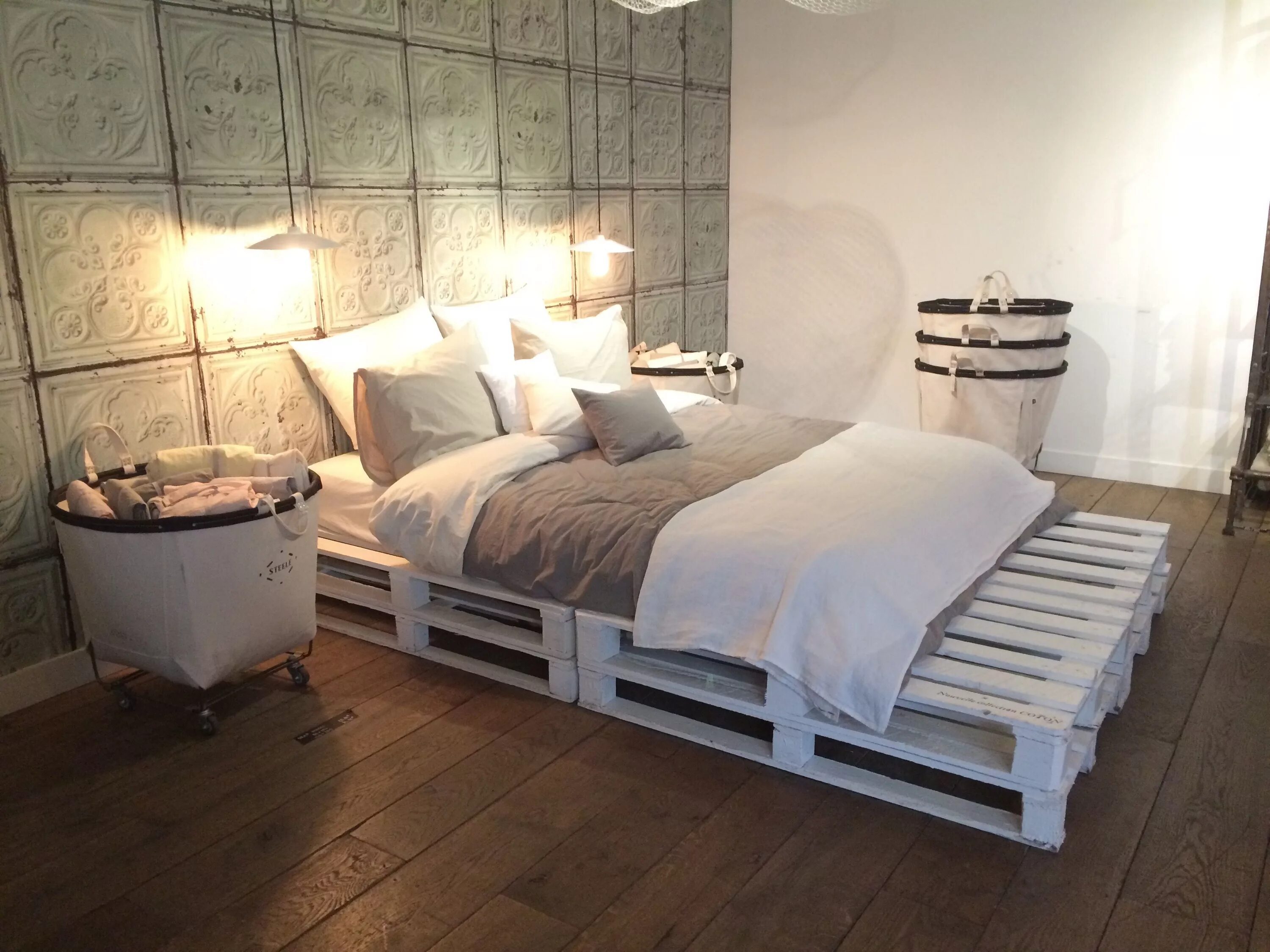 Willkommen - Bed & Breakfast - Ferienwohnung in Nideggen Schlafzimmer set, Bett 
