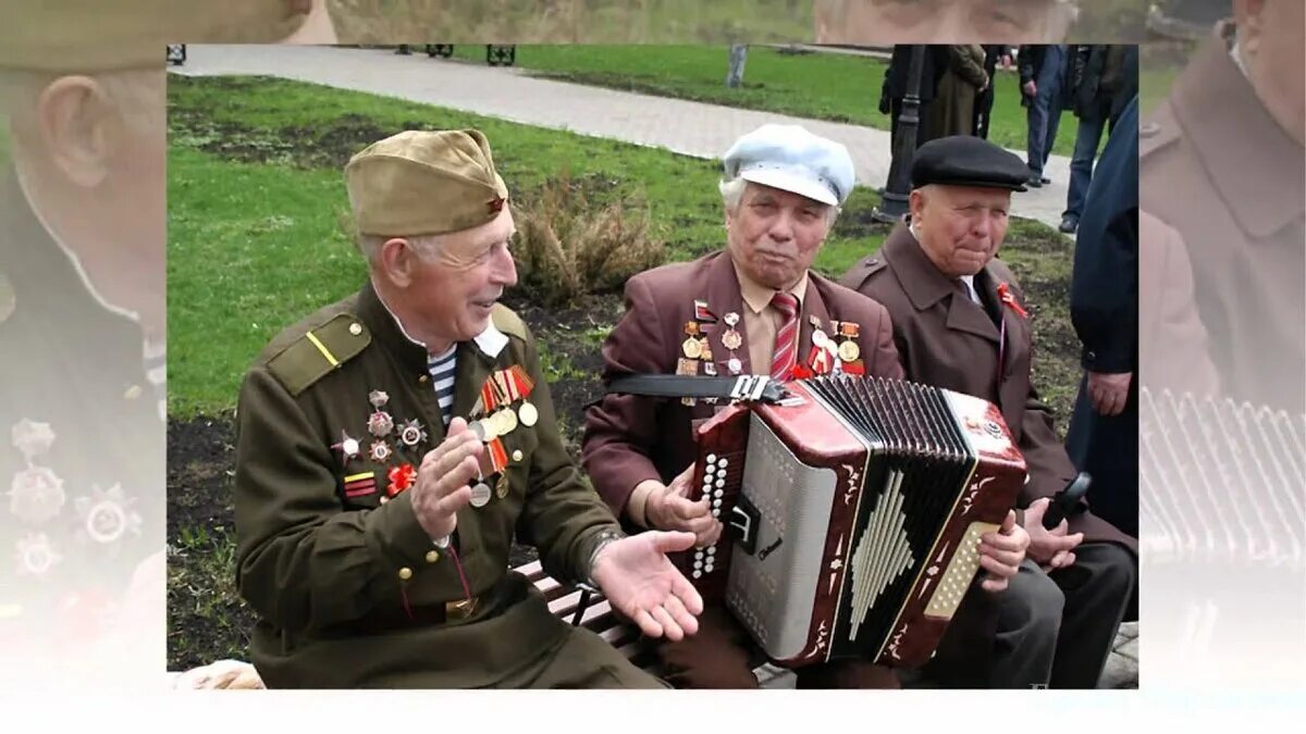 Военный с гармошкой. День Победы петь. Солдат с гармошкой. Ветераны за столом. Военные песни дуэты