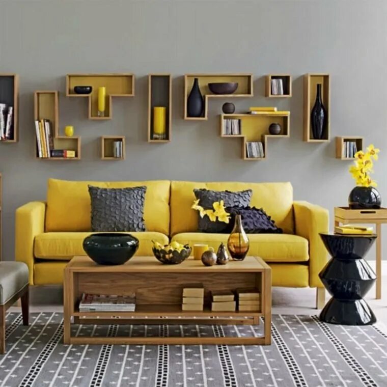 Горчичный в интерьере. Серый и желтый в интерьере. Желтый диван в интерьере. Желтый цвет в интерьере. Гостиные в желтом цвете.