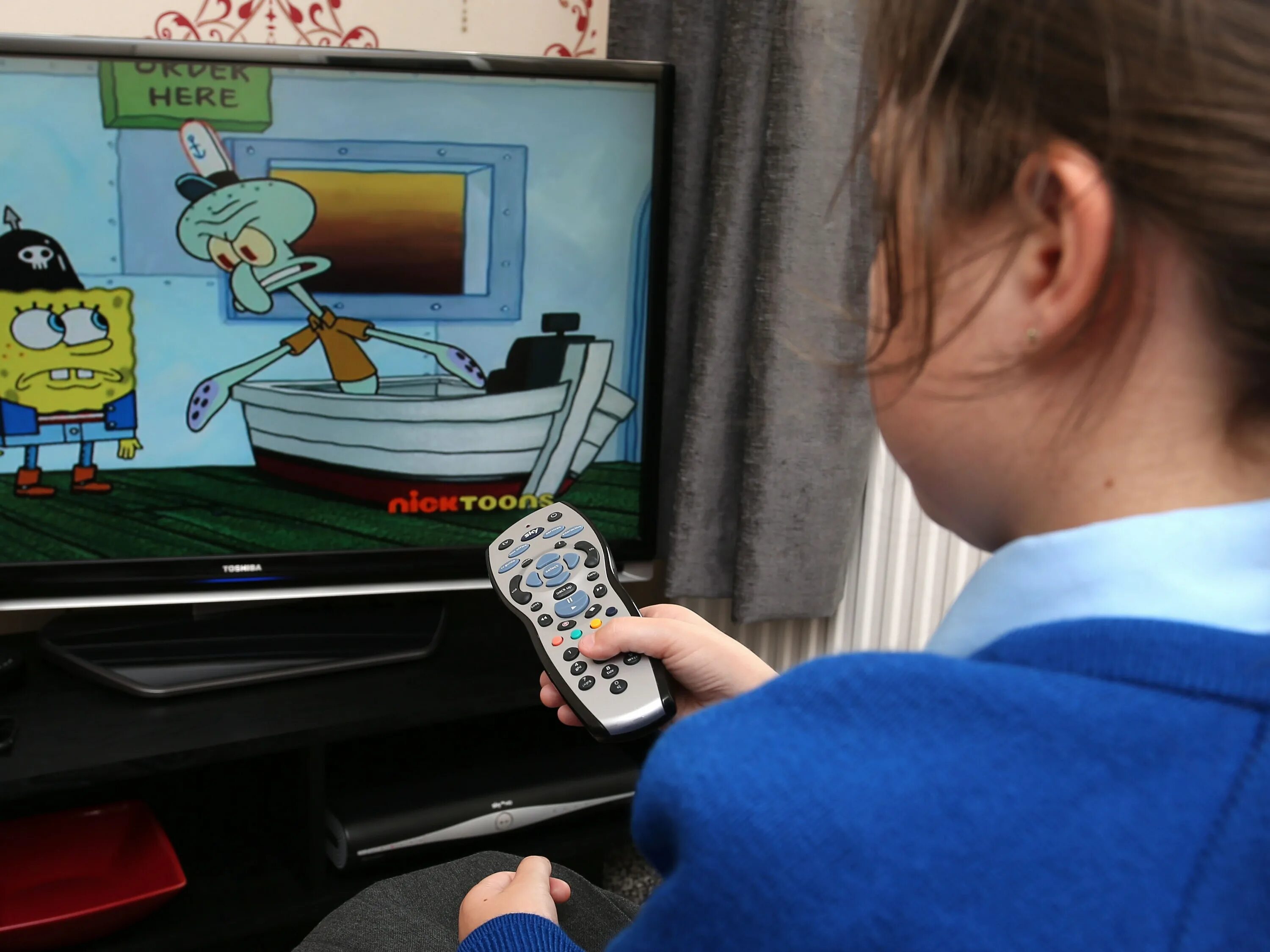 The game too much. Watch tv too much. watch tv and play computer. watch cartoon. watching cartoons.