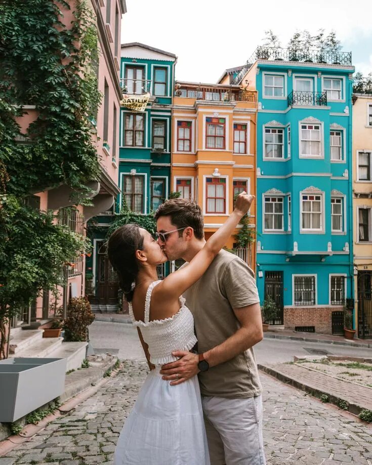 Греческое пара. Влюбленные в Стамбуле. Греция любовь. Стамбул туризм парочка. Пара в Европе.