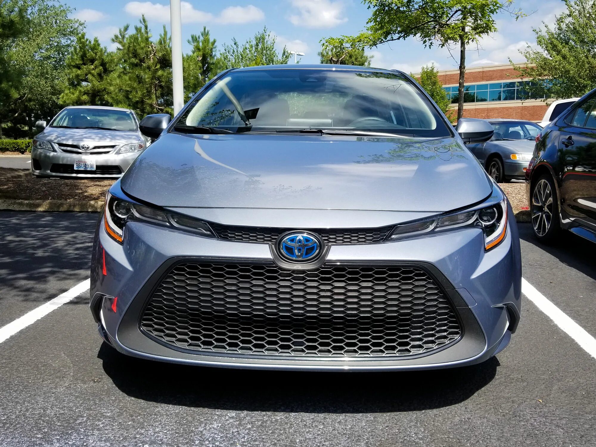 Toyota hybrid 2025. Toyota corolla hybrid 2025. тойота королла 2025 гибрид. тойота королла 2025 гибрид универсал. тойота королла гибрид седан 2025.
