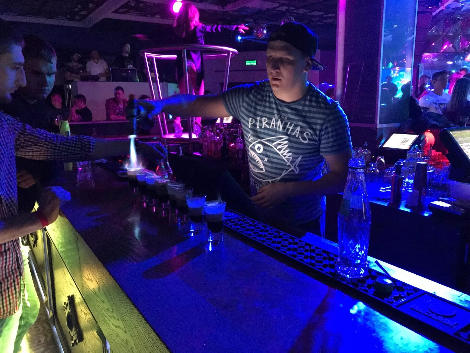 клуб мандарин адлер. х5 клуб мандарин. клуб мандарин сочи. апельсин адлер клуб. мандарин кабаре ночной клуб киев.