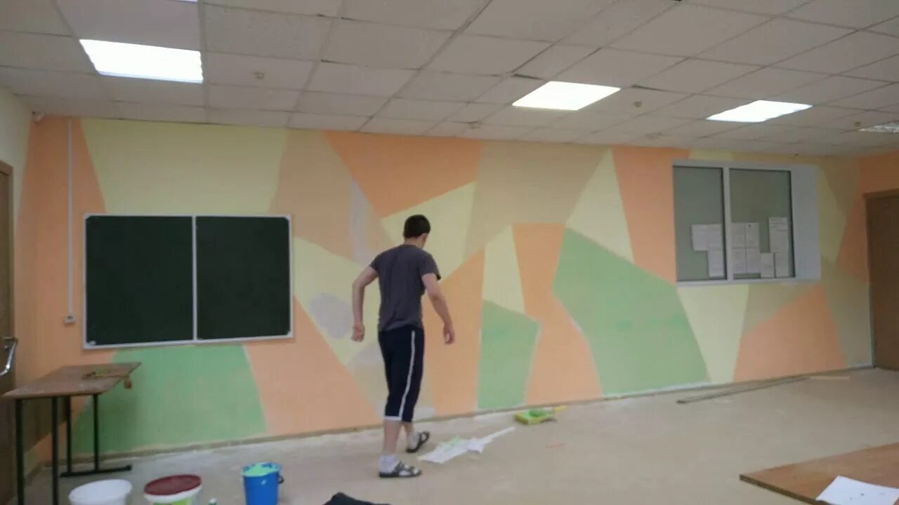 Покраска стен в школе. Как покрасить стены в классе. Как покрасить стены в классе. Интерьер школьных помещений. Как покрасить стены в классе.