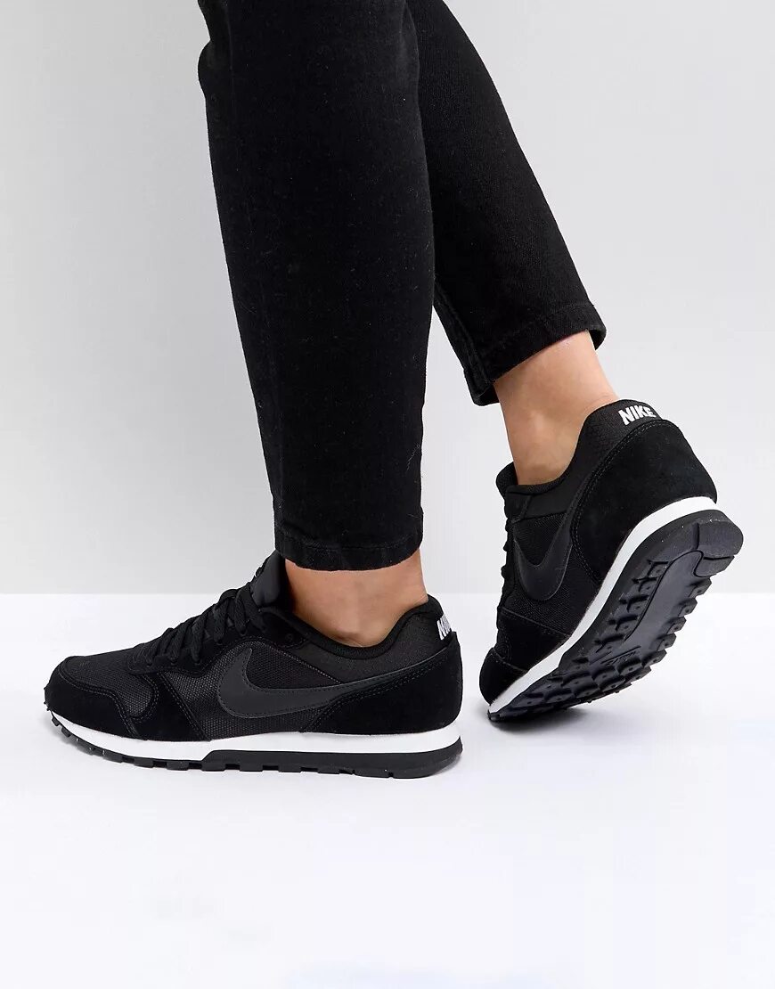 Купить черные кроссовки. Nike Runner черные. Кроссовки найк высокие женские черные замшевые. Nike Runner 1. Nike Black Sneakers.