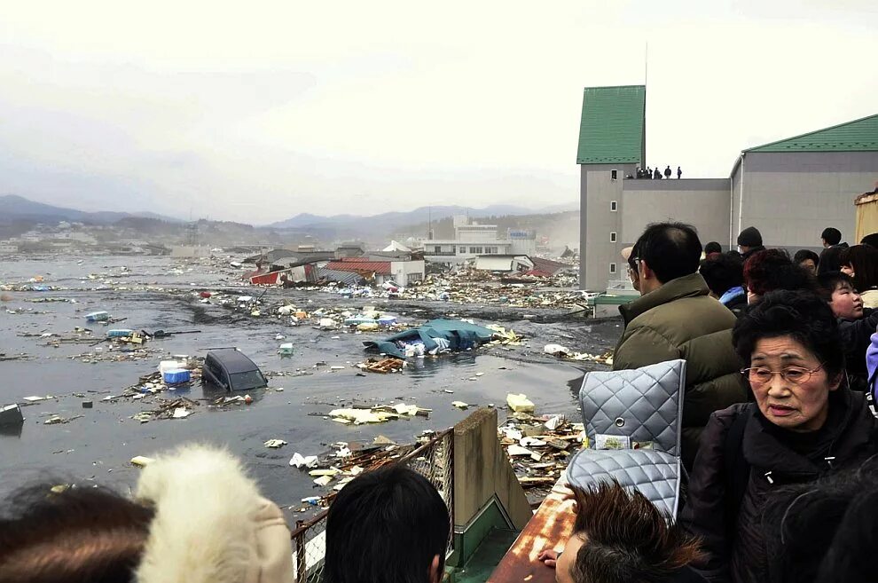 ЦУНАМИ В Японии в 2011. Япония 2011 землетрясение и ЦУНАМИ. Землетрясение Тохоку 2011.