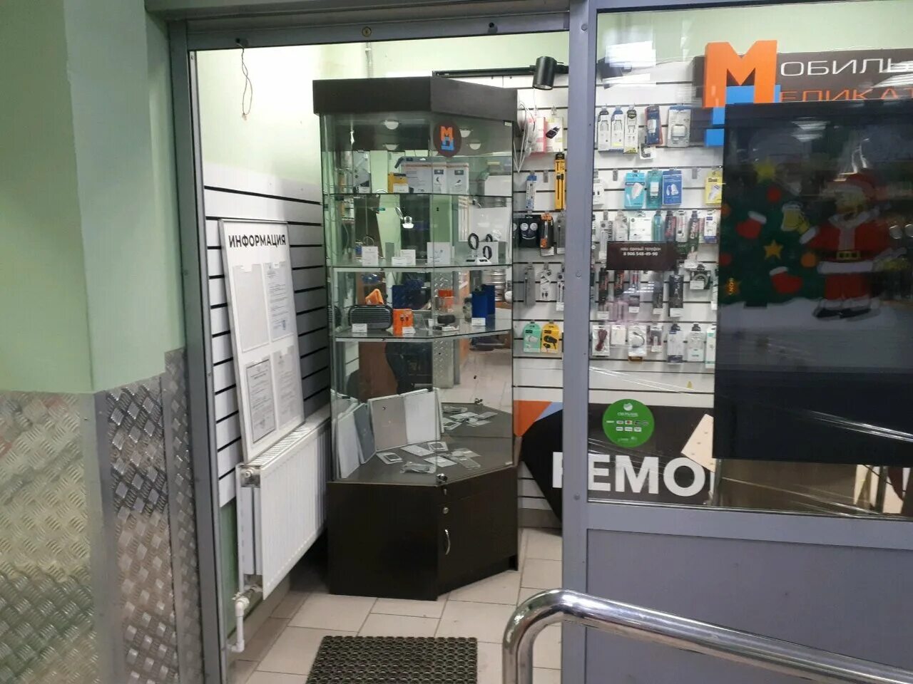 Ассорти мясных деликатесов. Стол с деликатесами. Мобильные деликатесы. Колбаса. Морепродукты.