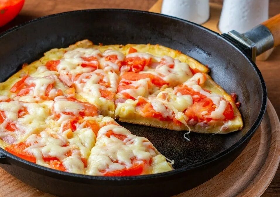 Приготовить пиццу на сковороде быстро и вкусно