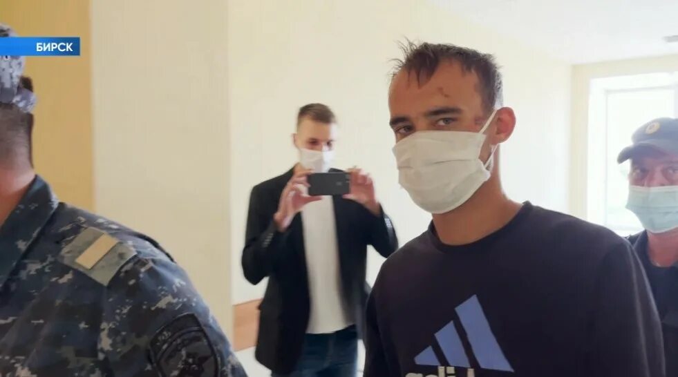 Спасатель спас ребенка. На урале компания мужчин насиловали 15 летнюю. На урале компания мужчин насиловали 15 летнюю. Преступник. На урале компания мужчин насиловали 15 летнюю.