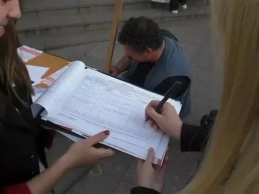 Сбор избирательных подписей кандидатов. Сбор подписей. сбор подписей избирателей. сборщик подписей. сбор подписей в поддержку выдвижения кандидатов.