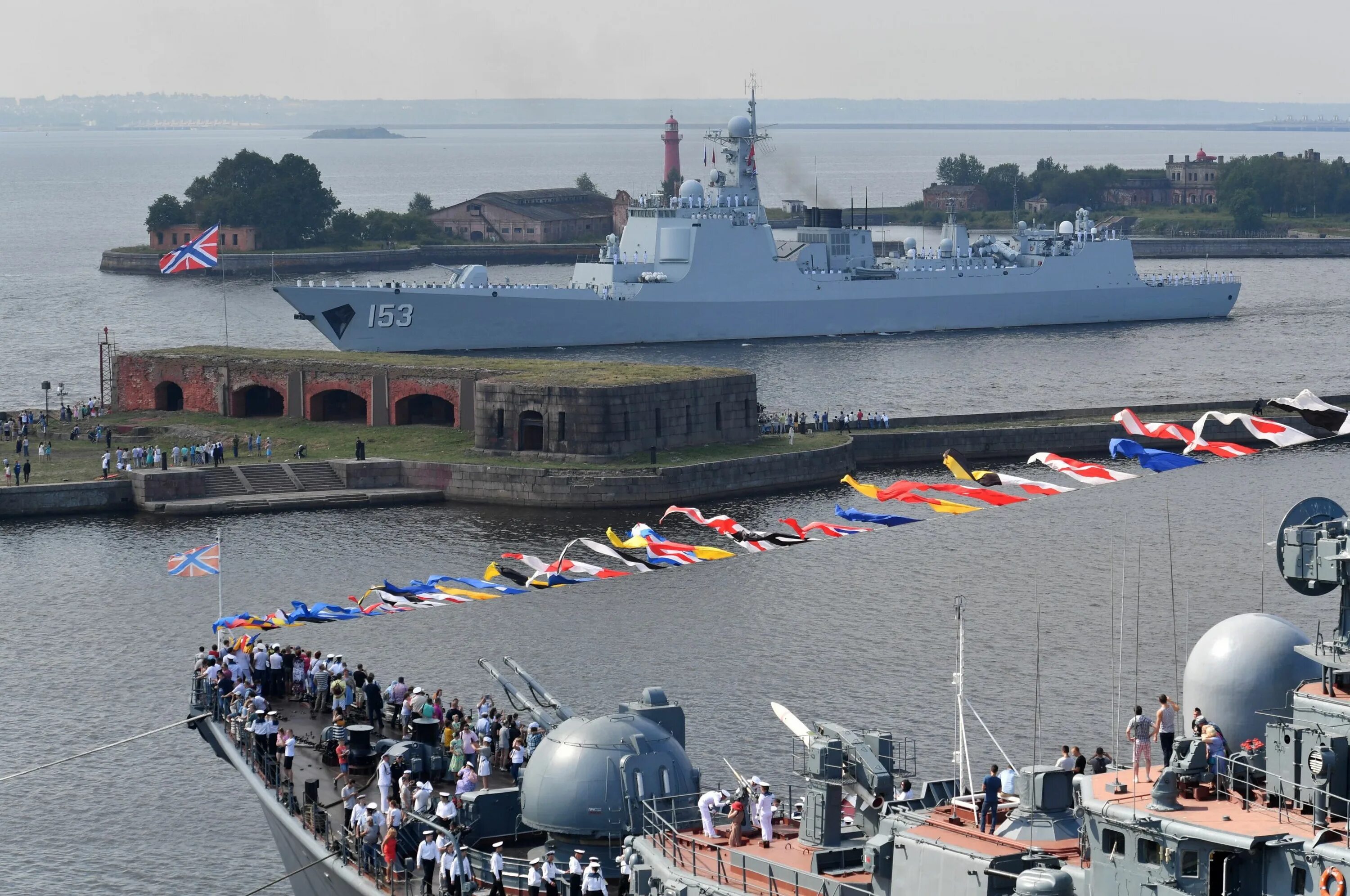 Кронштадт парад. Парад вмф в кронштадте. кронштадт парад кораблей. парад вмф петербург. военно морской парад в кронштадте.