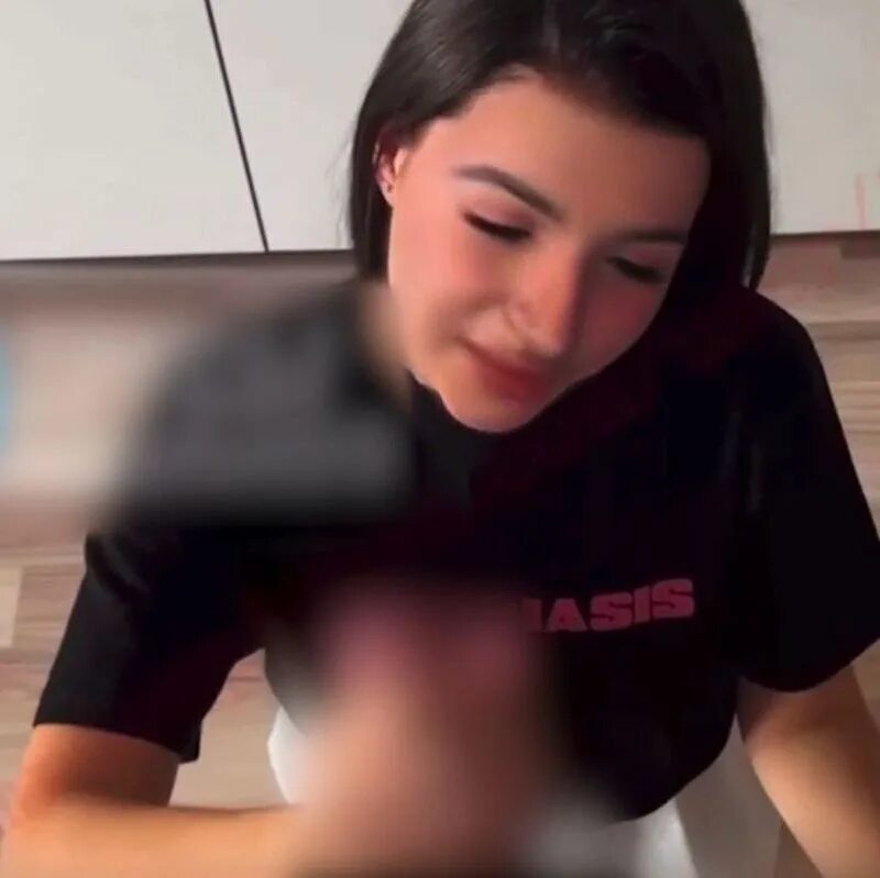 дипфейк амины. блоггеры девушки. дипфейк амины. Tenderlybae без маски 2020. амина мирзоева лицо без маски.