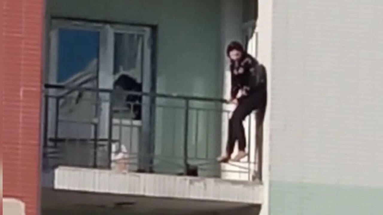 Самоубийство ивлеевой. Девушка прыгнула из окна.