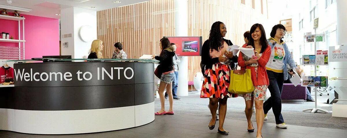 City university of london. Университет. Кампус university of stirling. Студенты лондона. Into study.