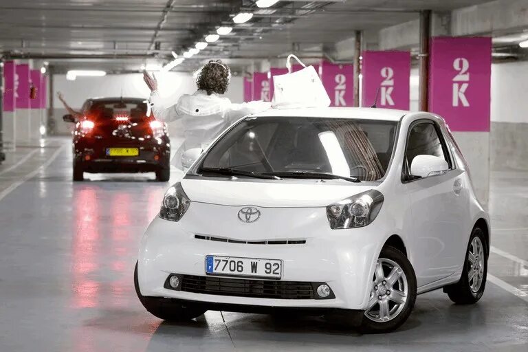 Маленькая тойота iq. Toyota iq 2007. Toyota iq. Малолитражка тойота iq. Toyota iq.