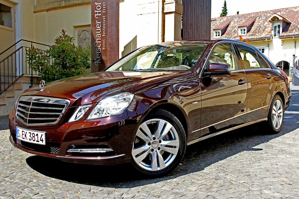 Е класс 2012 года. Мерседес Бенц е350. Mercedes Benz e350 w212. Мерседес-Бенц e350 4matic. Mercedes e350.