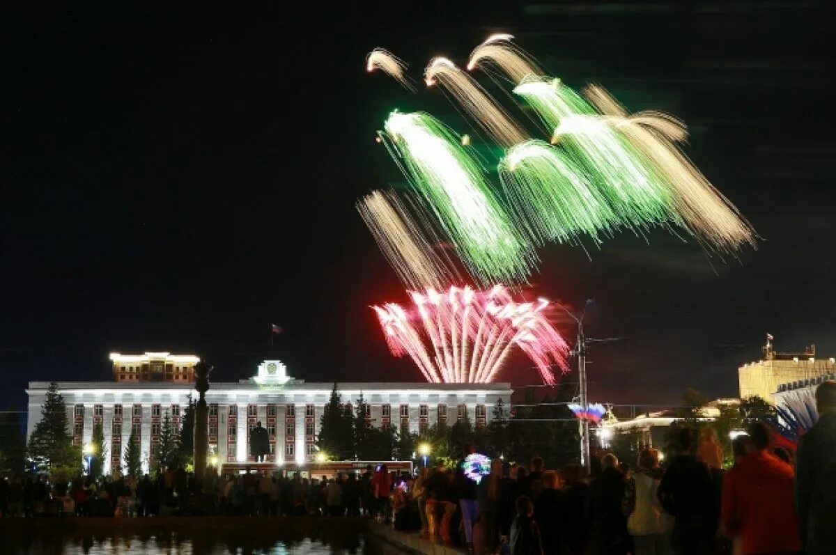 Салют в барнауле 2022. С днём города барнаульцы. Барнаул салют. Где в туле проходит салют. С днем города.